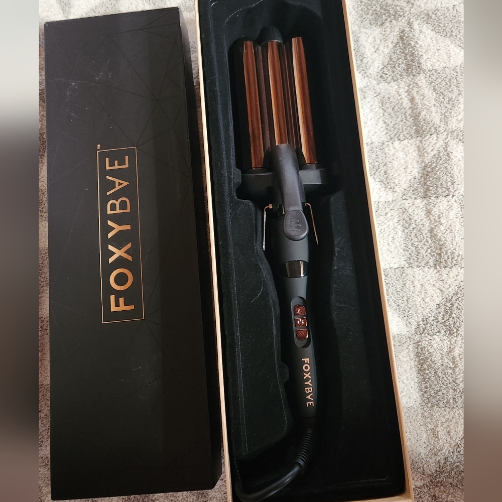NEVER USED Triple Barrel Waver - Black with Rose Gold Barrels